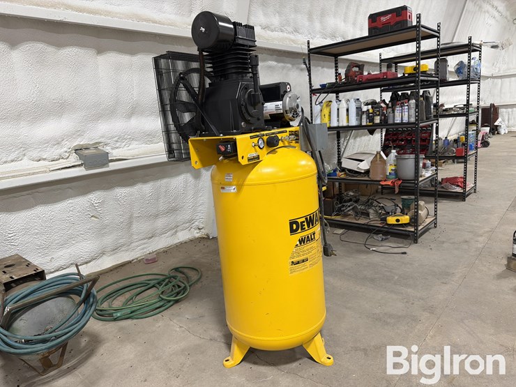 dewalt-dxcmv5048055-80-gallon-air-compressor-image-2