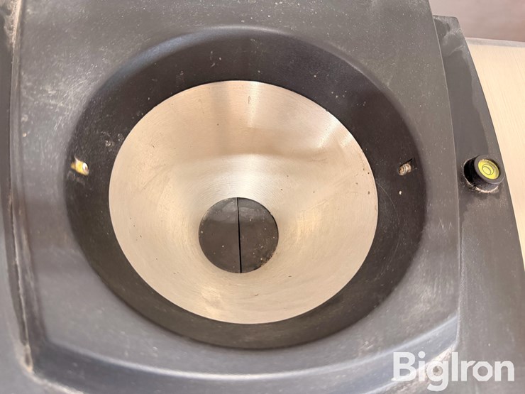 dickey-john-gac2700-ugma-grain-moisture-tester-image-7