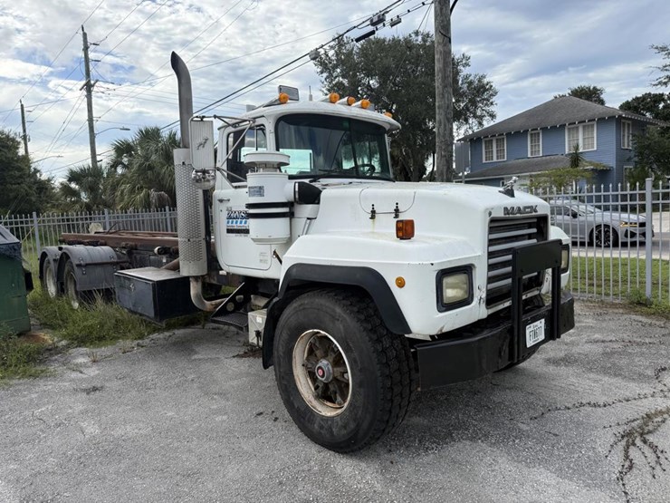 1999-mack-rd600-image-3