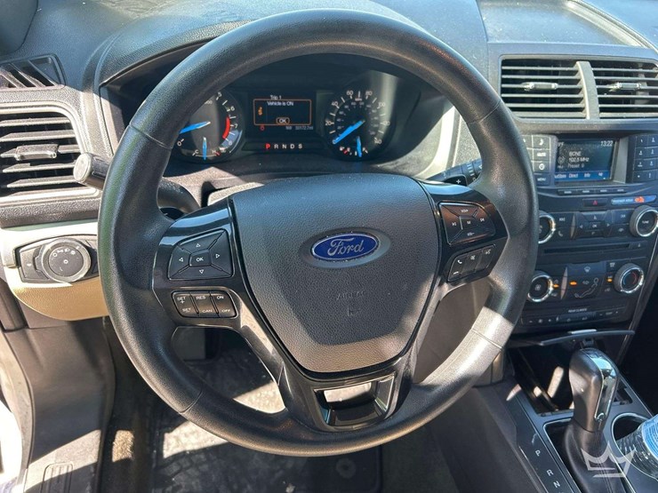 2016-ford-explorer-image-11