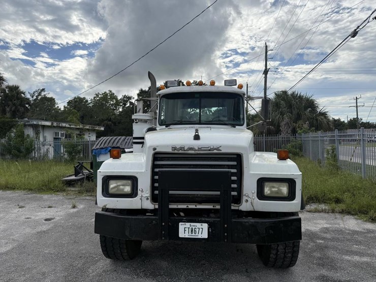 1999-mack-rd600-image-2