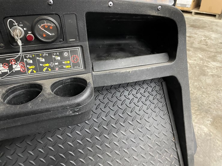 #301-•-cushman-hauler-1200-gas-golf-cart-image-18