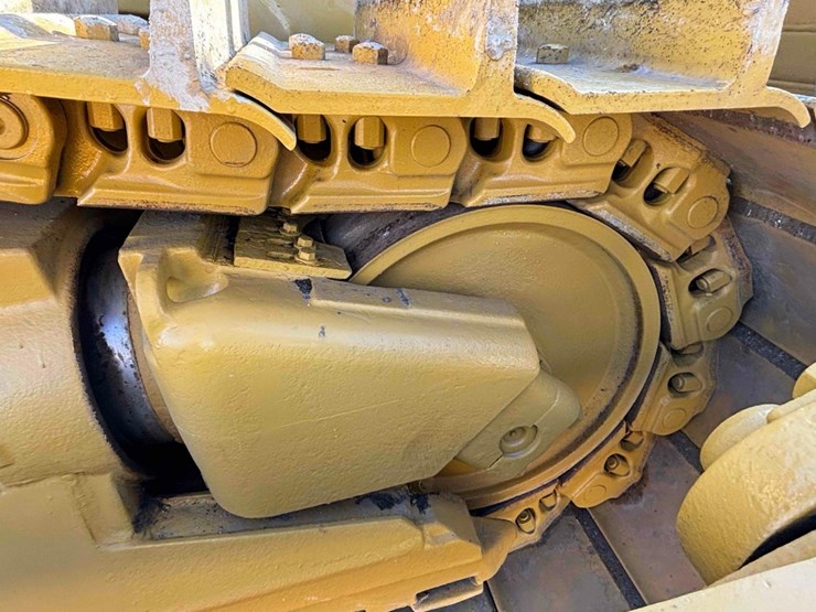 2019-caterpillar-d8t-image-28