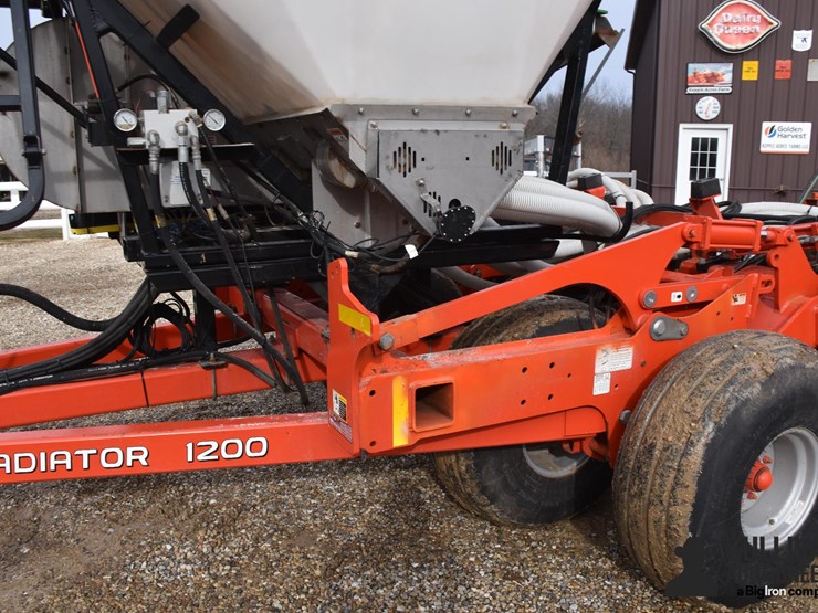 2012-kuhn-krause-gladiator-1200-8r30-strip-till-applicator-w/montag-dry-fertilizer-image-17