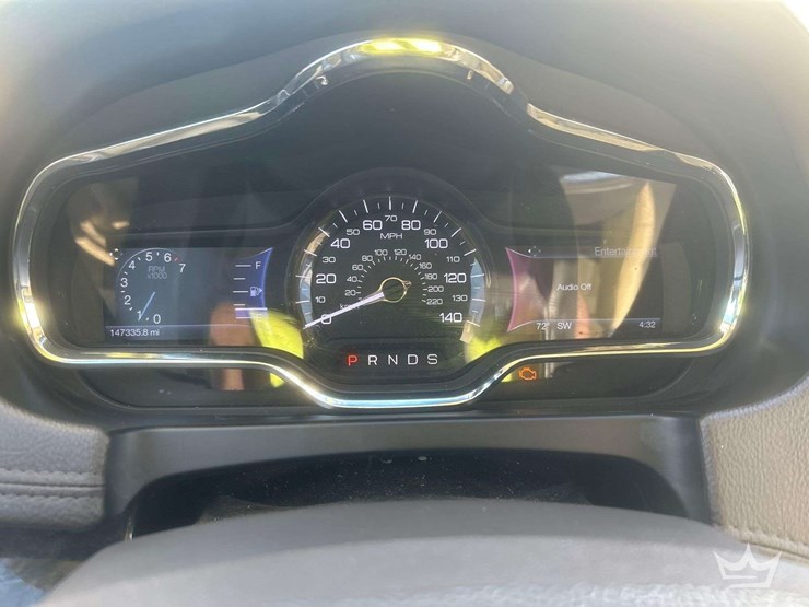 2016-lincoln-mkt-image-16