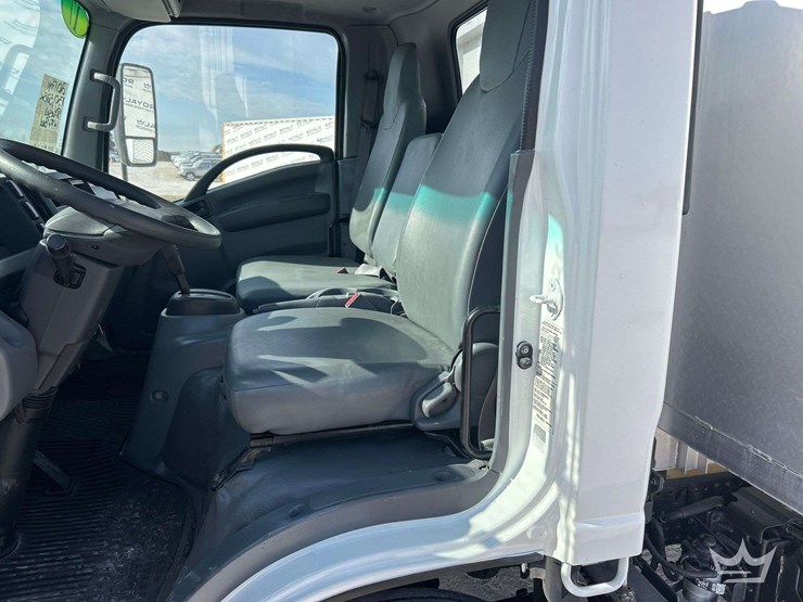 2017-isuzu-nrr-image-13