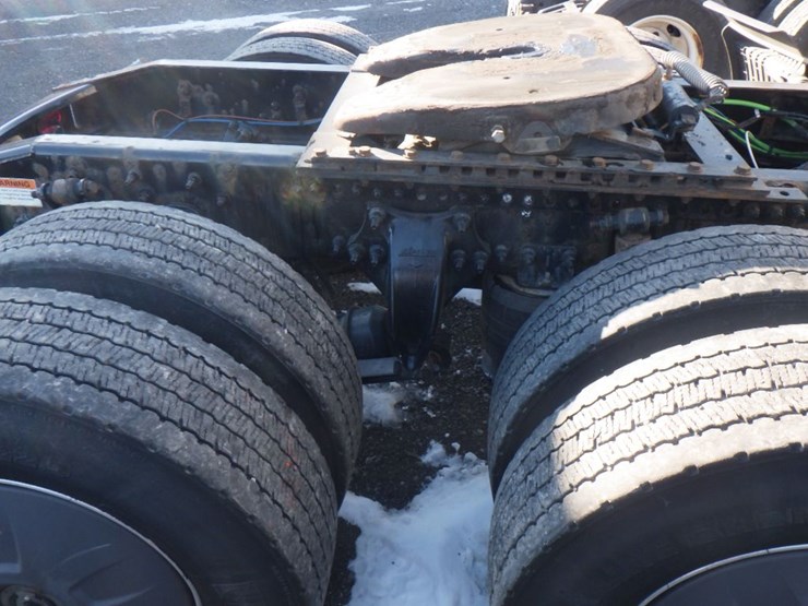 2019-freightliner-cascadia-126-image-6