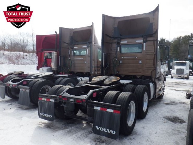 2023-volvo-vnl-300-image-9