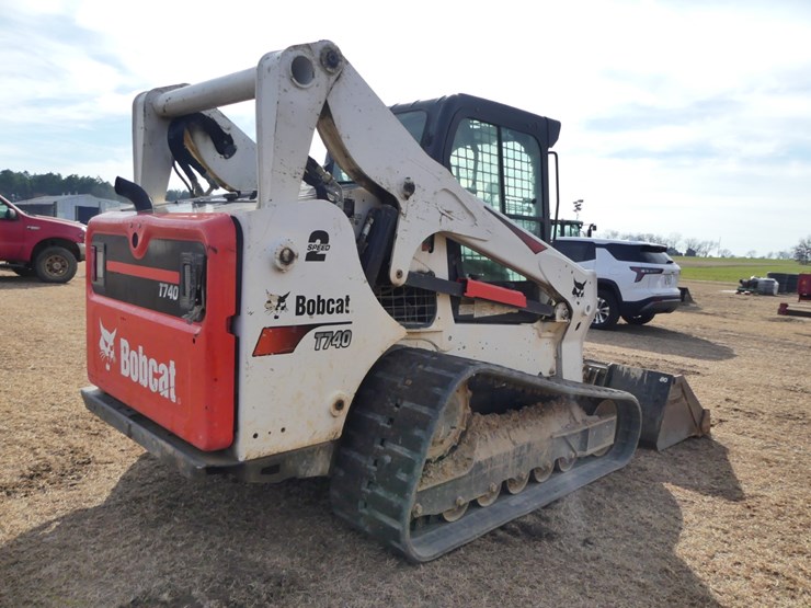 2022-bobcat-t740-image-3