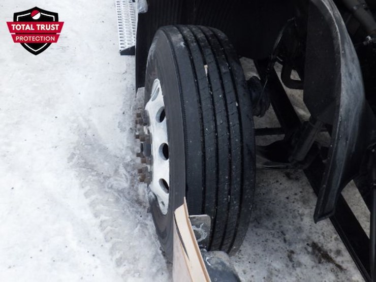 2022-volvo-vnl-300-image-25