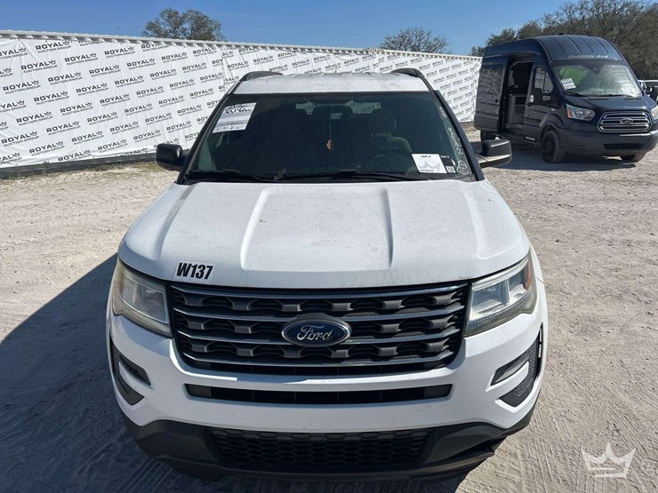 2016-ford-explorer-image-23