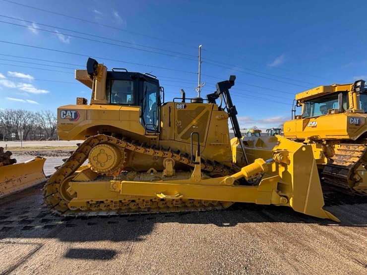 2020-caterpillar-d8t-image-6