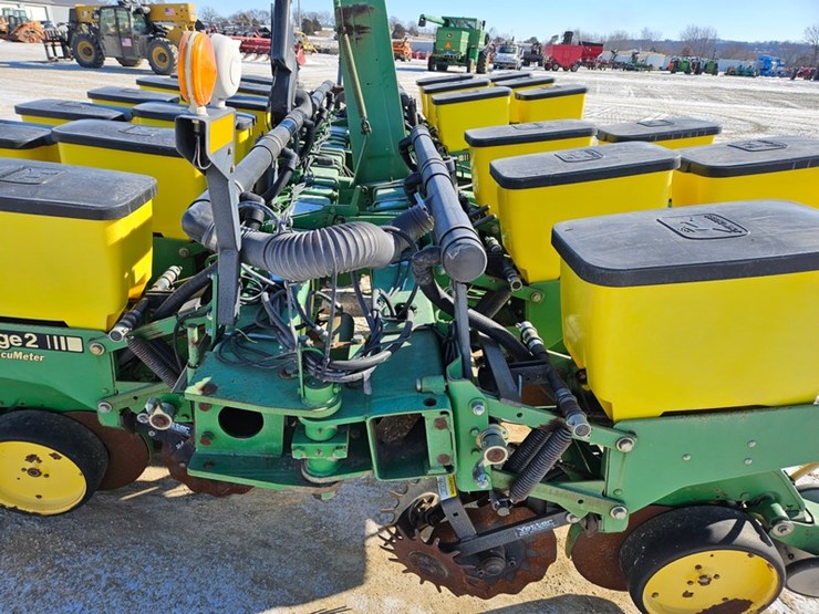 john-deere-7200-image-33