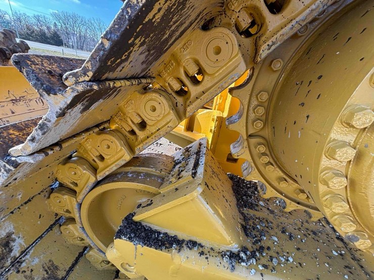 2020-caterpillar-d8t-image-19