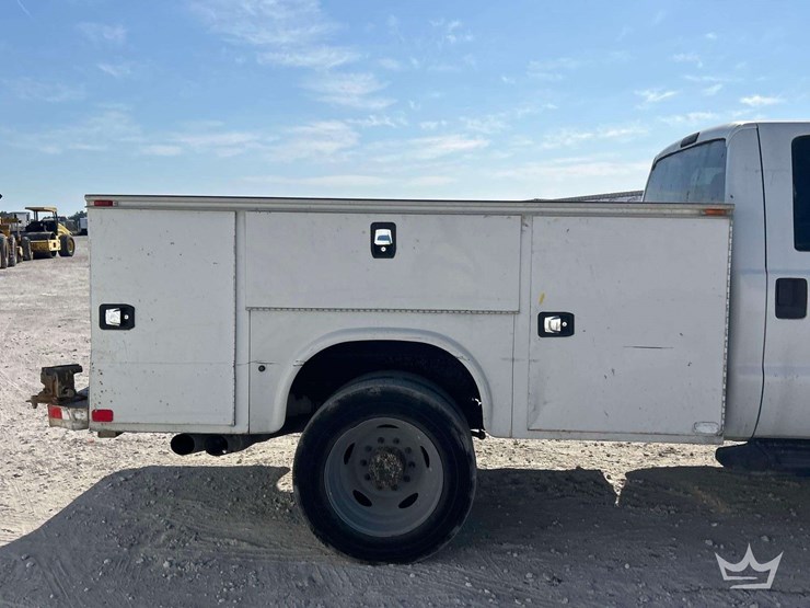 2015-ford-f550-image-25