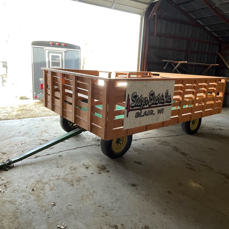 #5915 • Parade Wagon