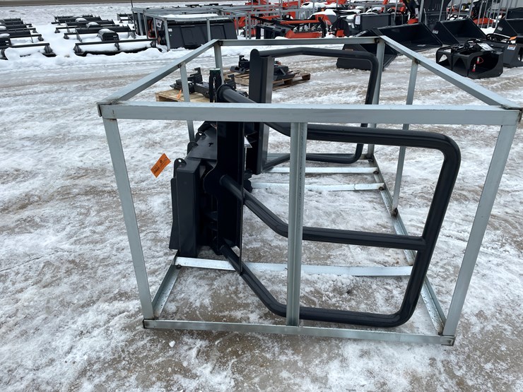 #2367-•-wolverine-hydraulic-bale-squeeze-attachment-image-4