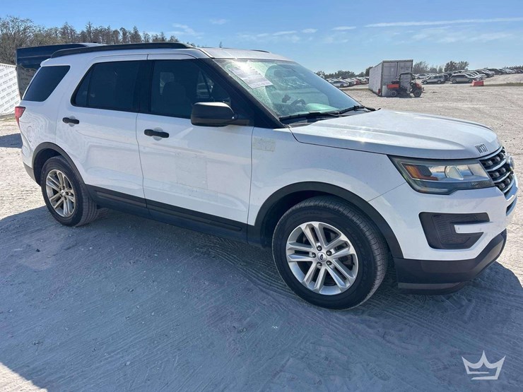 2016-ford-explorer-image-2