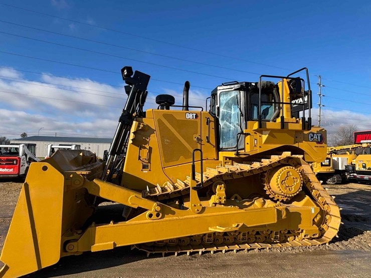 2019-caterpillar-d8t-image-12