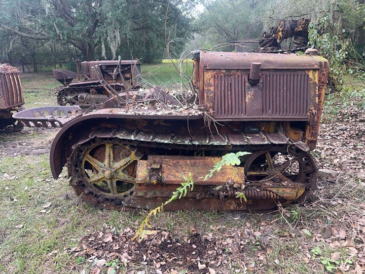 caterpillar-fifteen-crawler-image-5