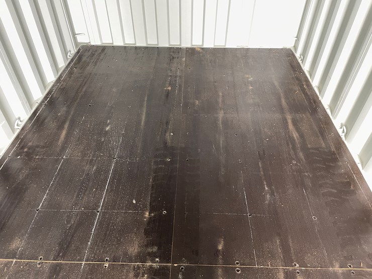 #203-•-20'-shipping-container-image-9