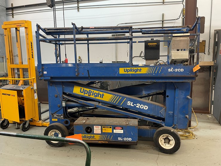 #4008-•-upright-scissor-lift-image-2