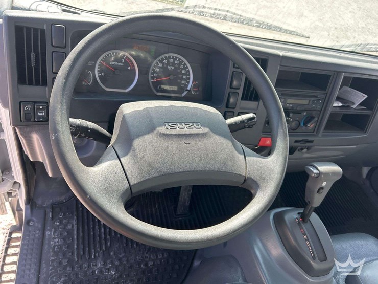 2017-isuzu-nrr-image-11