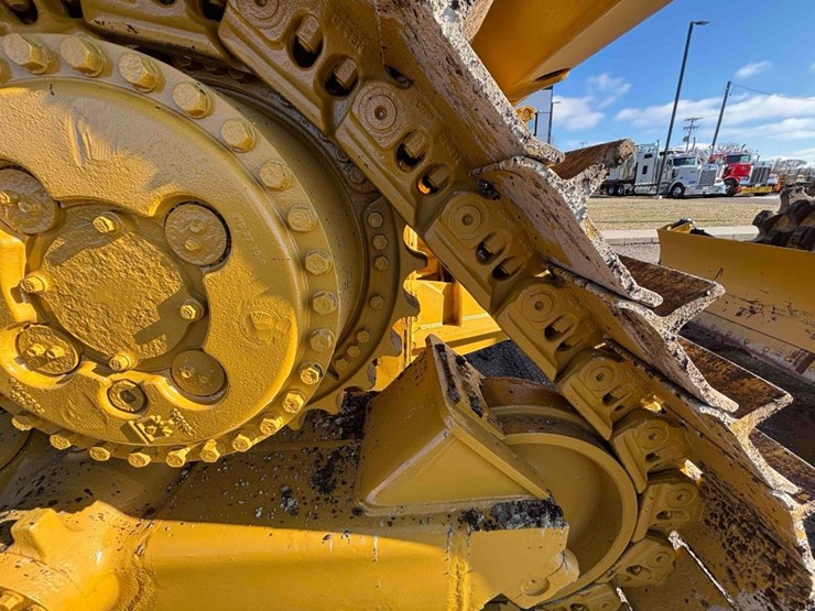 2020-caterpillar-d8t-image-13