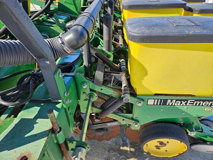 john-deere-7200-image-24