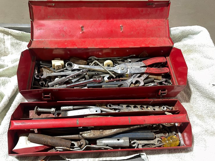 #7021-•-metal-toolbox-with-tools-image-5