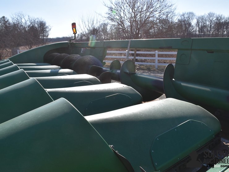 2014-john-deere-608c-image-15