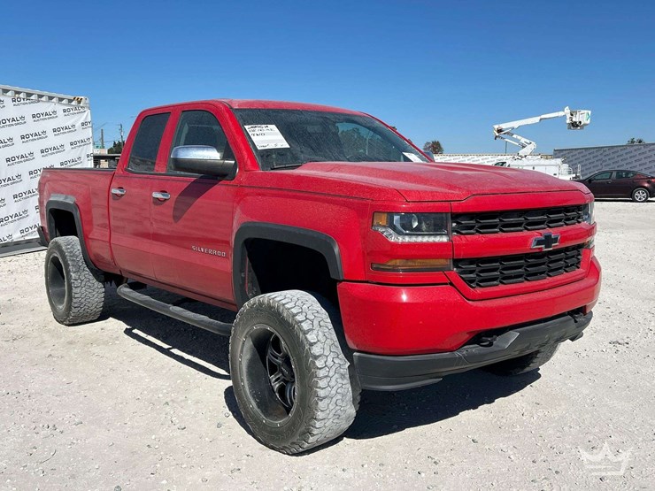 2016-chevrolet-silverado-1500-image-2