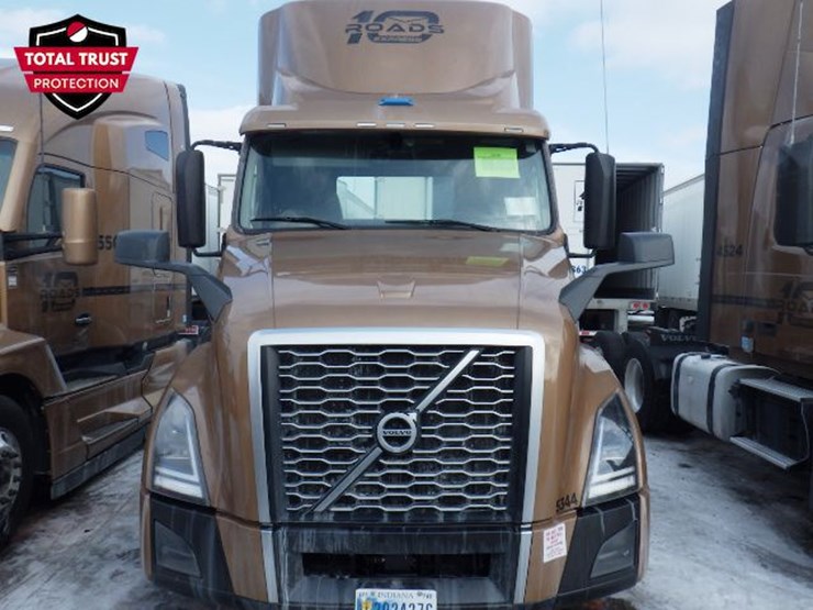 2023-volvo-vnl-300-image-3