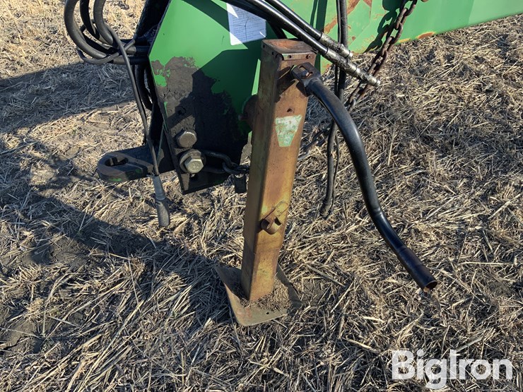 great-2n-3010-30'-2-section-folding-pull-type-no-till-drill-image-11