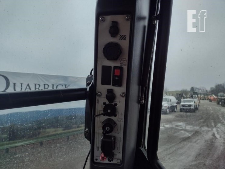 jcb-fastrac-8250-image-12