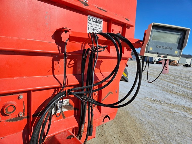#311-•-2012-knight-4142-mixer-feed-wagon-image-13