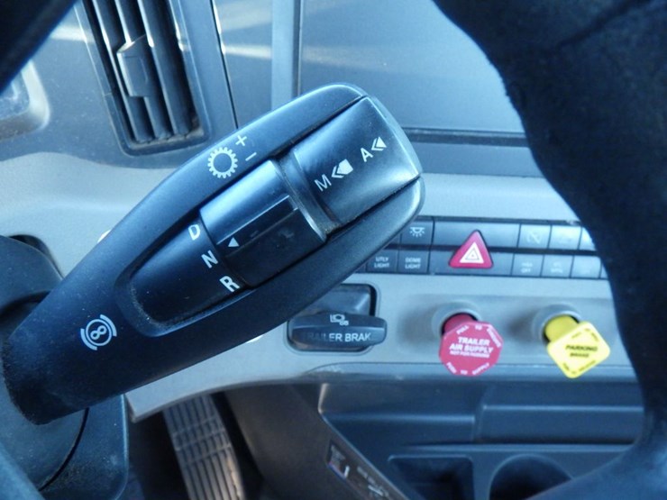 2018-freightliner-cascadia-126-image-15