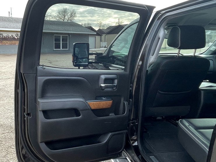 #4000-•-2019-chevy-silverado-high-country-pickup-(has-wi-title)-image-36