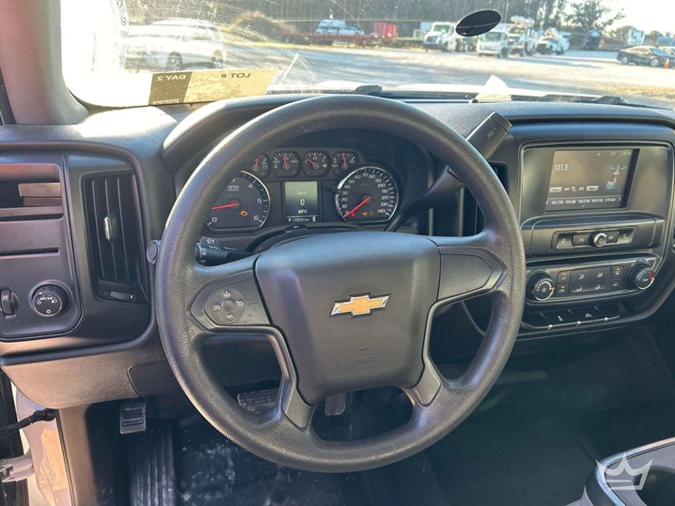 2017-chevrolet-silverado-1500-image-10