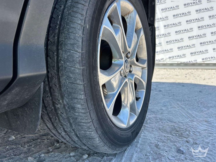 2013-ford-escape-image-24