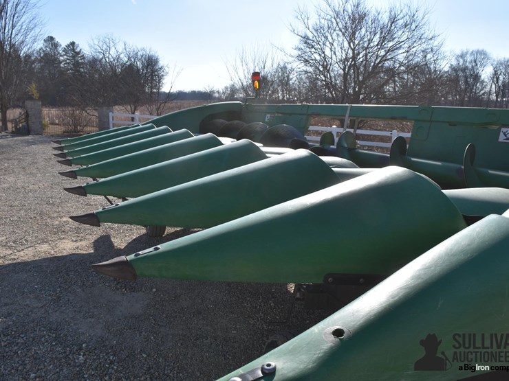 2014-john-deere-608c-image-11