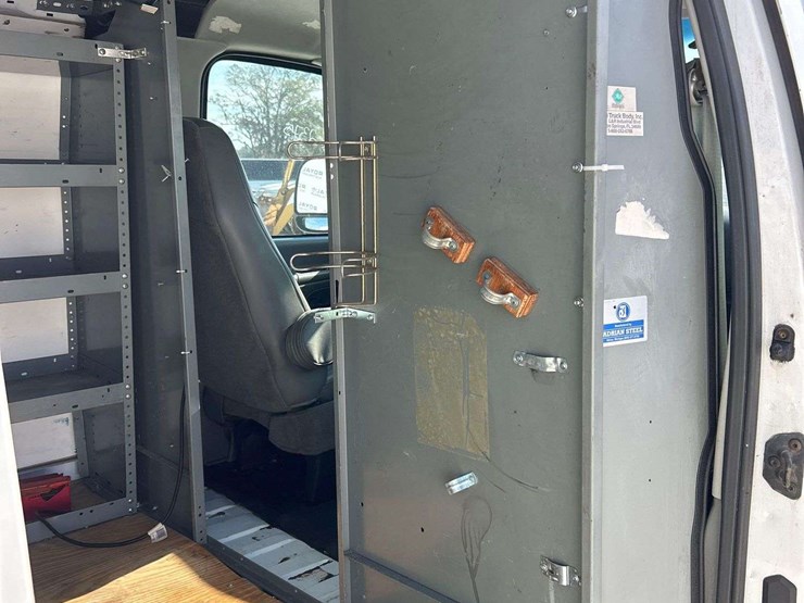 2008-ford-cargo-image-27