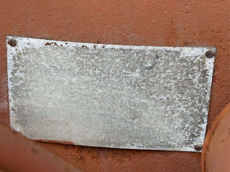 minneapolis-moline-g706-image-12