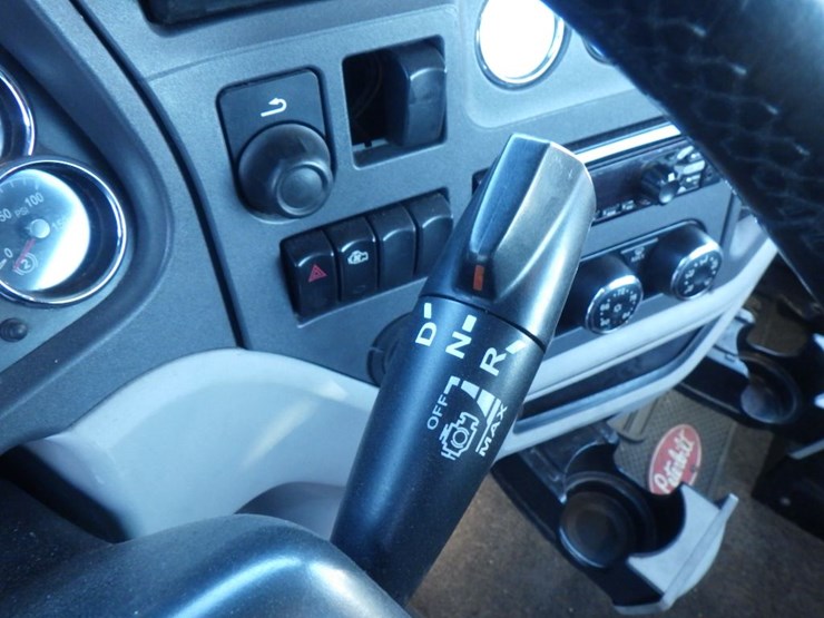 2018-peterbilt-579-image-15