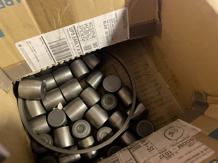 #7009-•-contents-on-top-of-oven-image-17