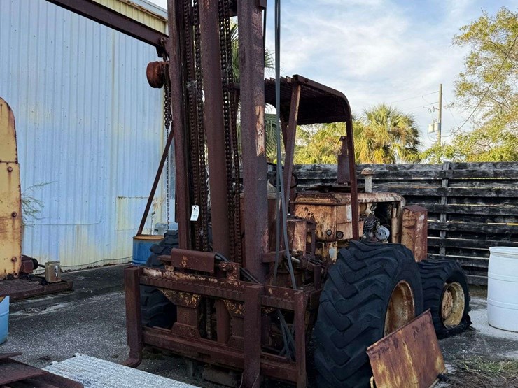 oliver-forklift-image-2