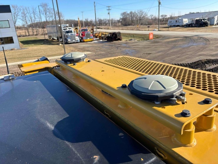 2019-caterpillar-d8t-image-51