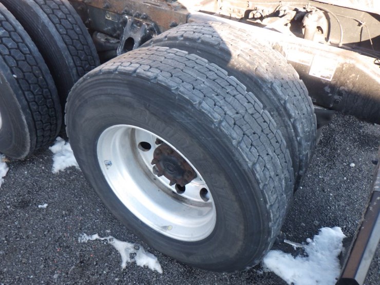 2018-peterbilt-579-image-11