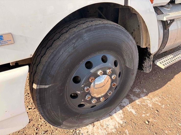 1994-volvo-truck-tractor-image-39