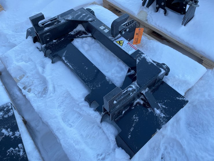 #2349-•-wolverine-3-point-quick-tach-hitch-image-1